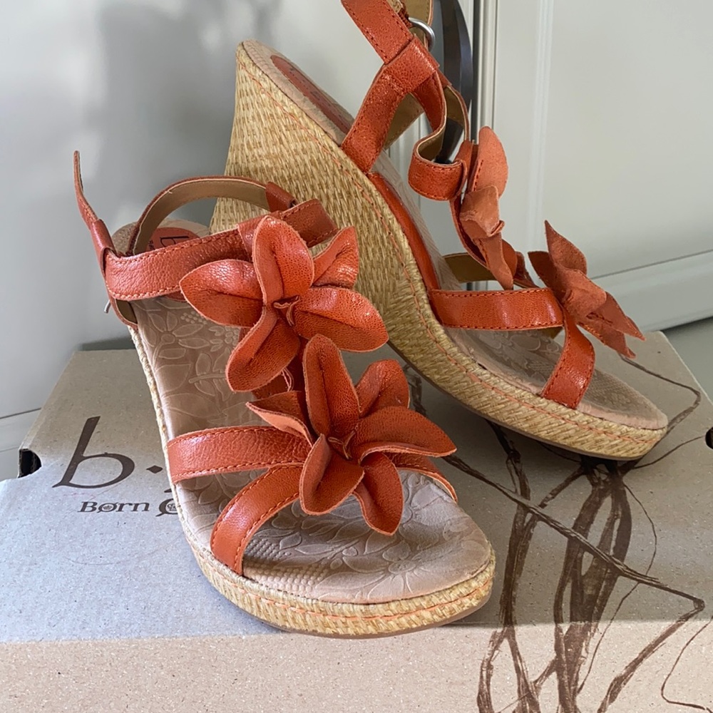 b.o.c Platform Wedge Sandals